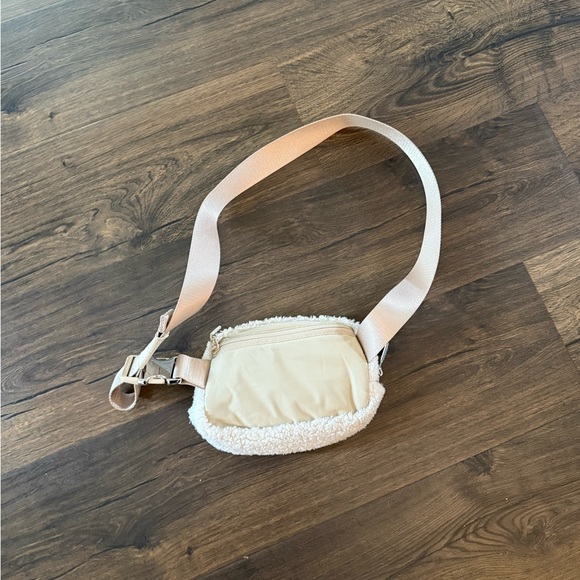 Lululemon Cream Sherpa Belt Bag - Picture 3 of 3
